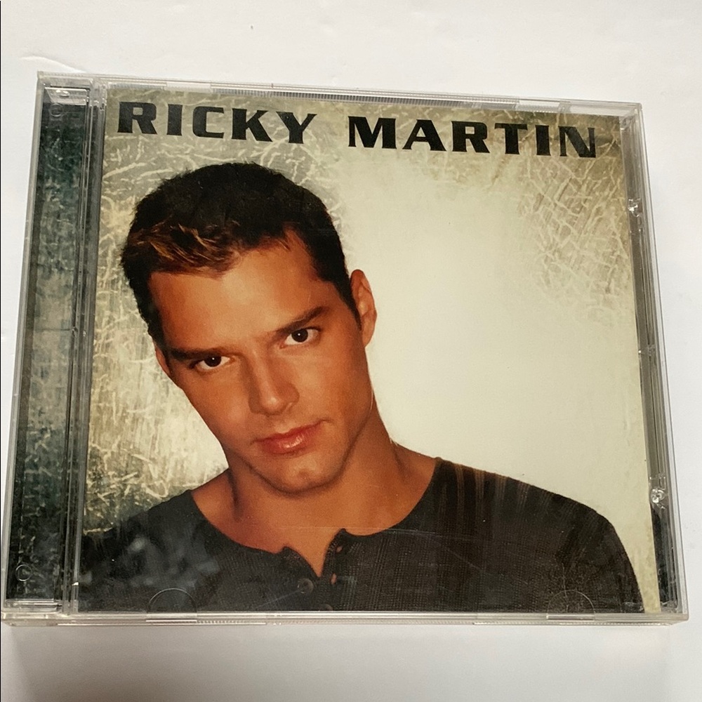 Ricky Martin CD with Tracklist